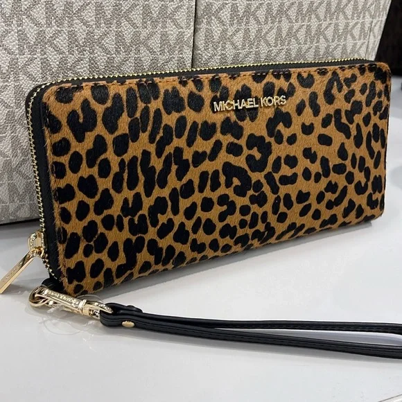 MICHAEL KORS
Leather Lg Continental Wristlet Phone Wallet Exotic Print Hair Calf - Picture 10 of 16
